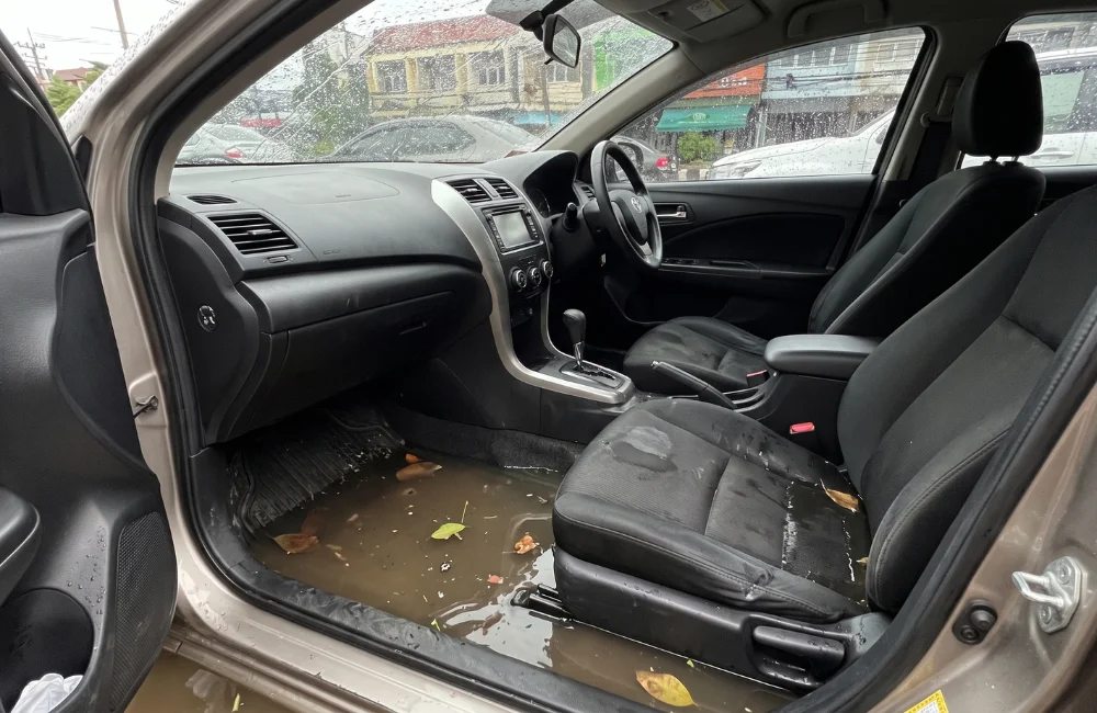 จุดสำคัญที่ต้องตรวจในรถที่น้ำท่วม